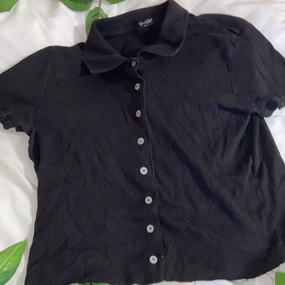 Black button up crop top🖤